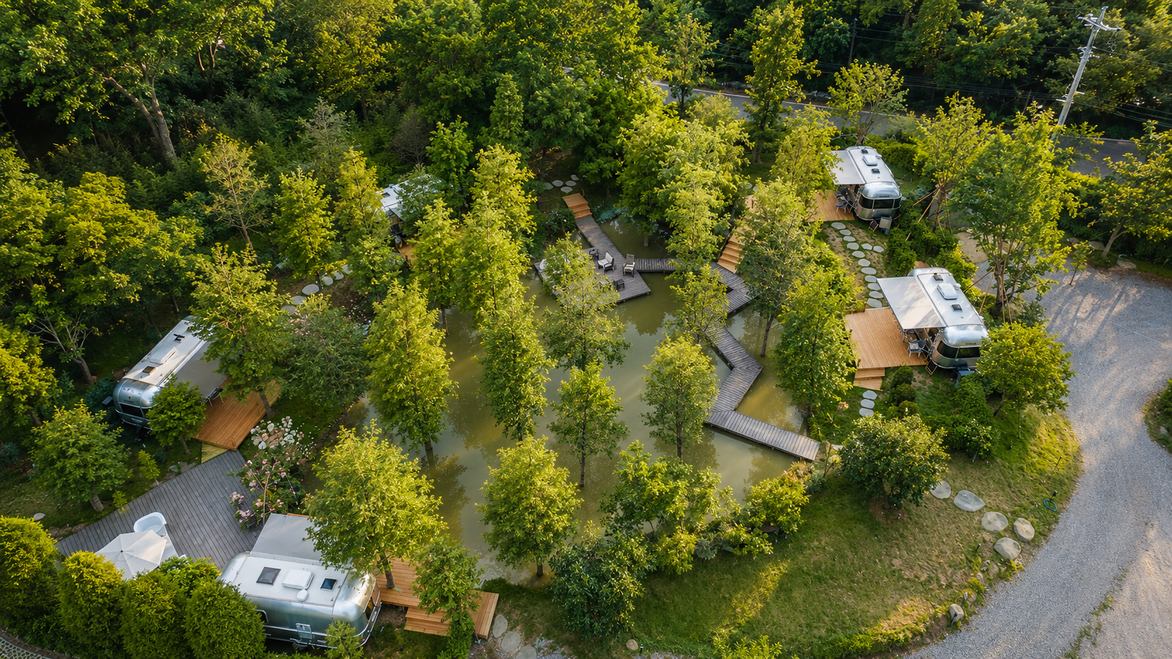 Airstream 營區與自然景觀空拍